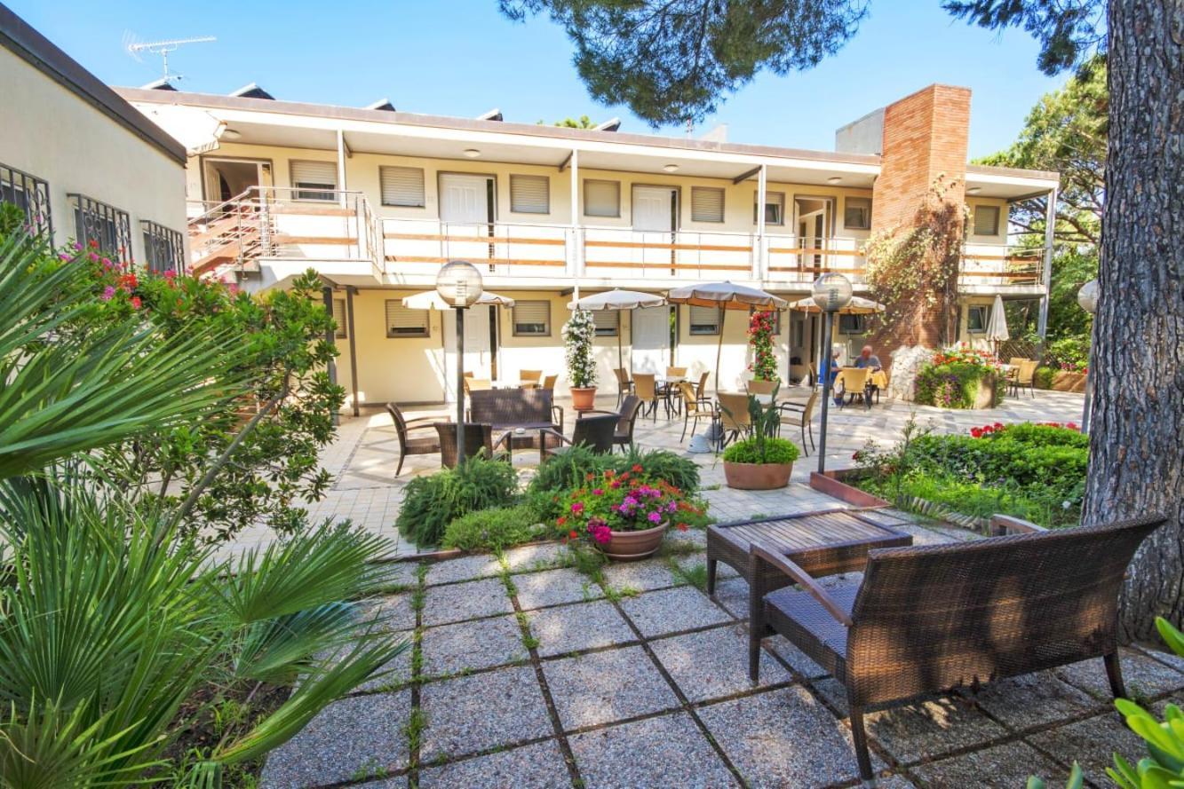 Residence Casa Di Caccia Marina Di Bibbona Luaran gambar
